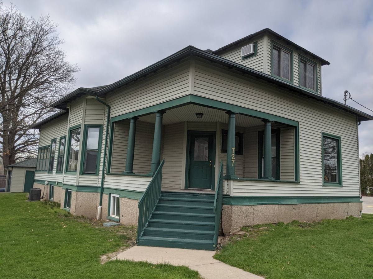 Apartment for rent at 727 Melrose Ave, Iowa City, IA 52246