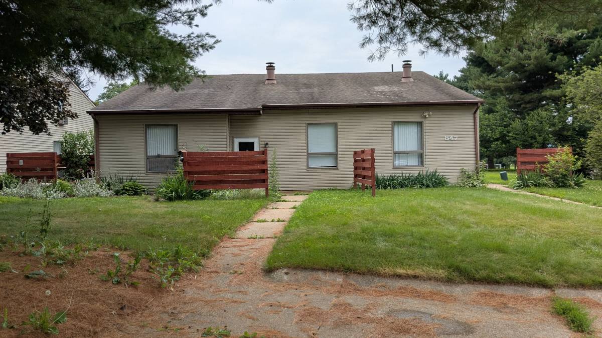 Apartment for rent at 847 Kerns Dr NE, Bolivar, OH 44612
