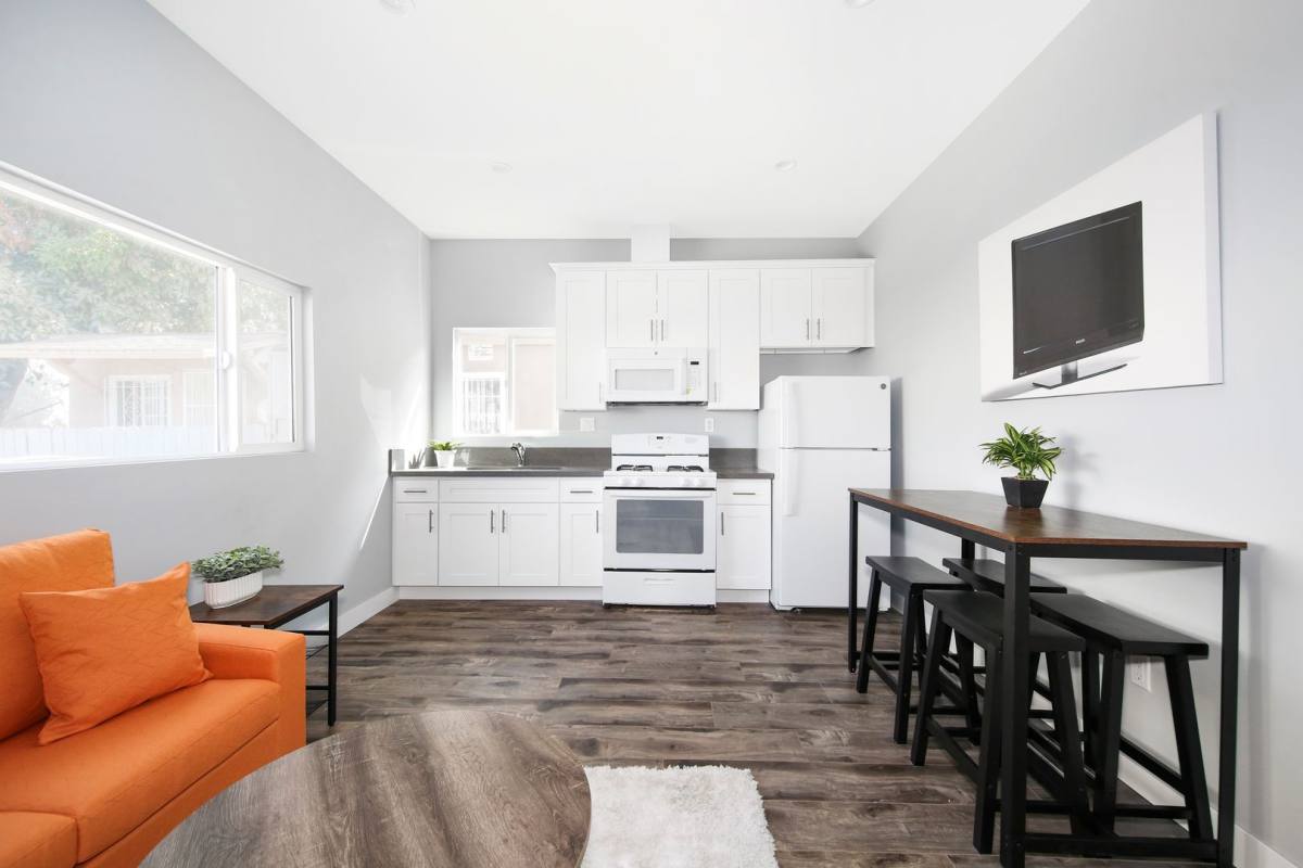 Apartment for rent at 939 W 66th, Los Angeles, CA 90044