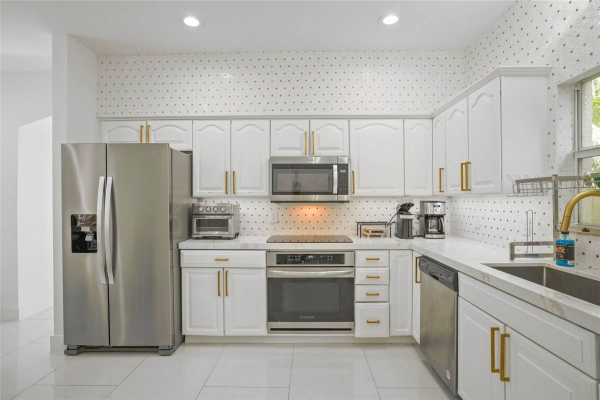 House for rent at 833 SW 17th St, Fort Lauderdale, FL 33315