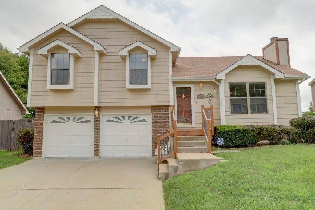 House for rent at 417 SE Bristol Dr, Lees Summit, MO 64063