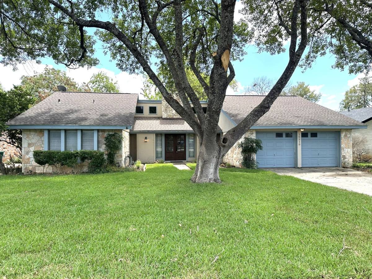 House for rent at 15510 Creekside Dr, San Antonio, TX 78232