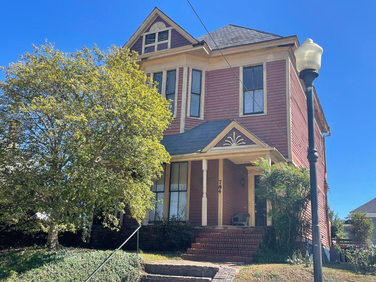 Apartment for rent at 784 College St #1, Macon, GA 31201