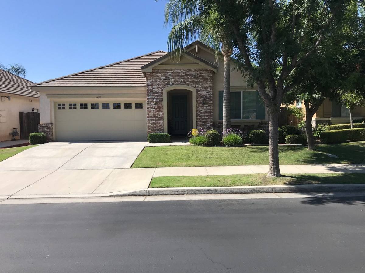 House for rent at 11633 Morgan Hill Dr, Bakersfield, CA 93312