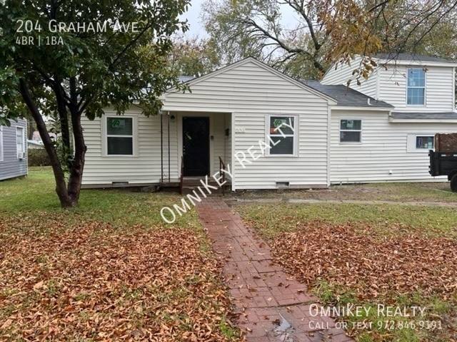 Apartment for rent at 204 Graham Ave, Bonham, TX 75418