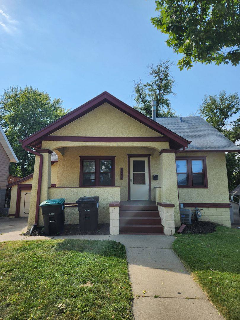 Apartment for rent at 628 N 47th St, Omaha, NE 68132