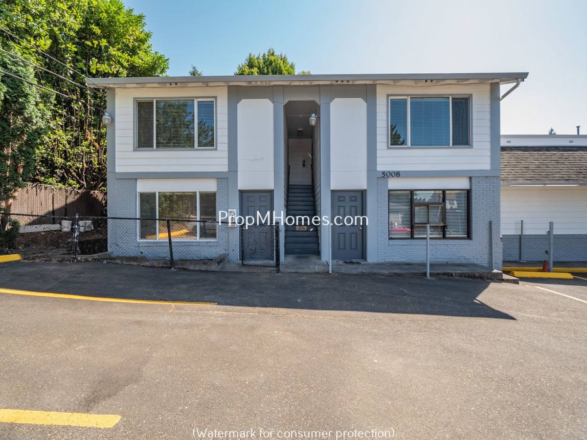 Apartment for rent at 5008 SE Woodward St, Portland, OR 97206
