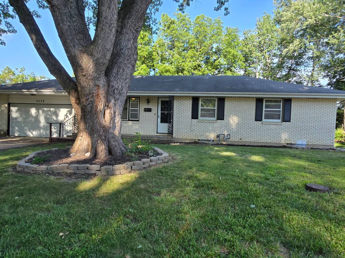 House for rent at 2229 S Leslie Ave, Independence, MO 64055