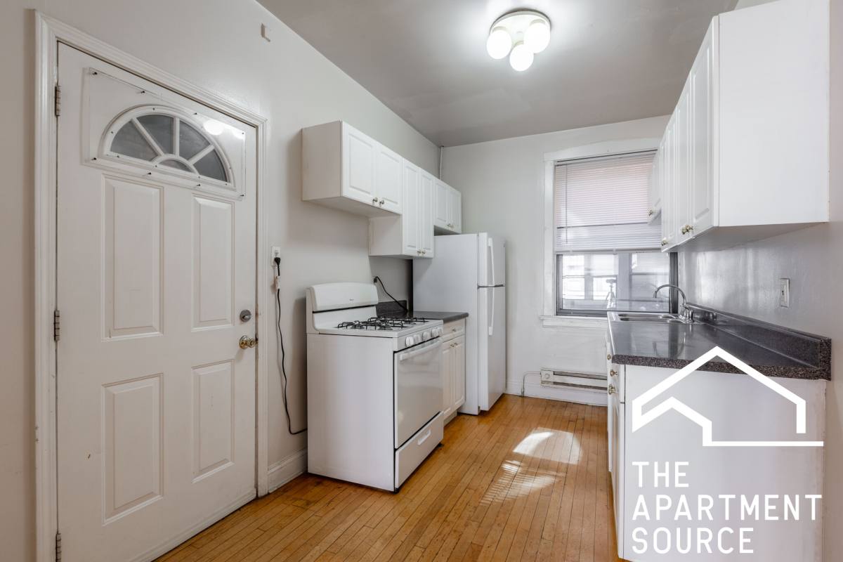 Apartment for rent at 1319 Oak Ave #C1, Evanston, IL 60201