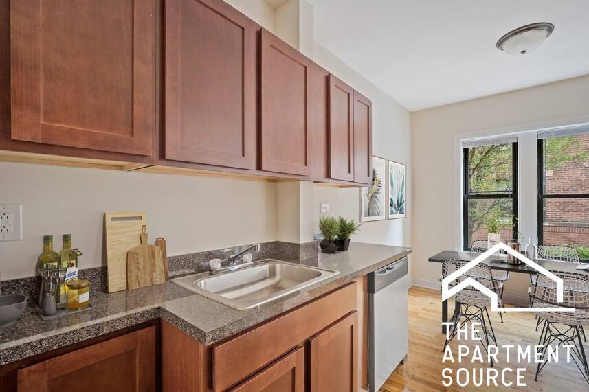 Apartment for rent at 38235 N Fremont #E2, Chicago, IL 60613