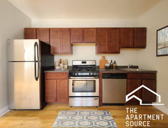 Apartment for rent at 957 W Cornelia Ave #1A, Chicago, IL 60657