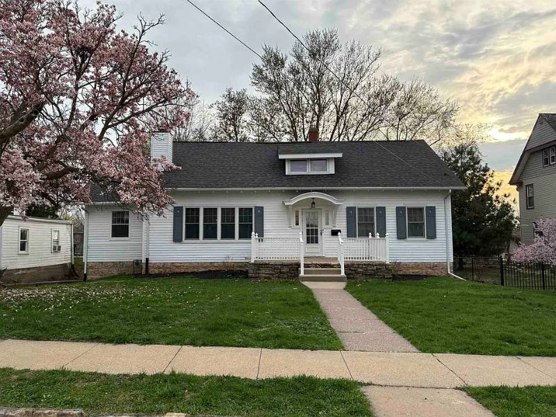 House for rent at 1215 Mount Pleasant St, Dubuque, IA 52001