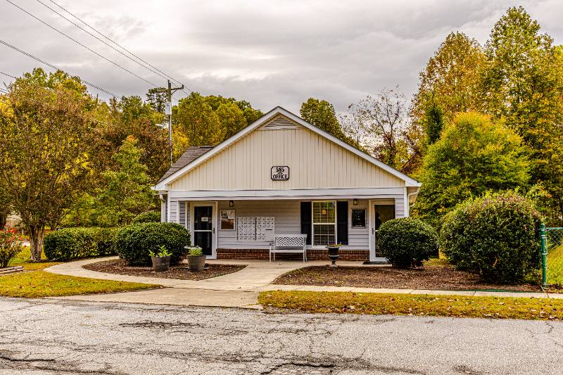 Apartment for rent at 585 Franklin Grove Church Rd #4F, Bryson City, NC 28713