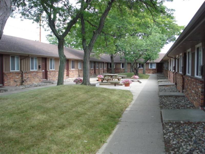Apartment for rent at 1955 Reynolds, Toledo, OH 43614