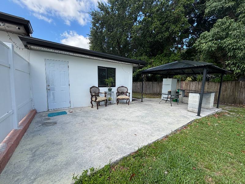 House for rent at 17201 NW 53 Ave #RV, Opa Locka, FL 33055