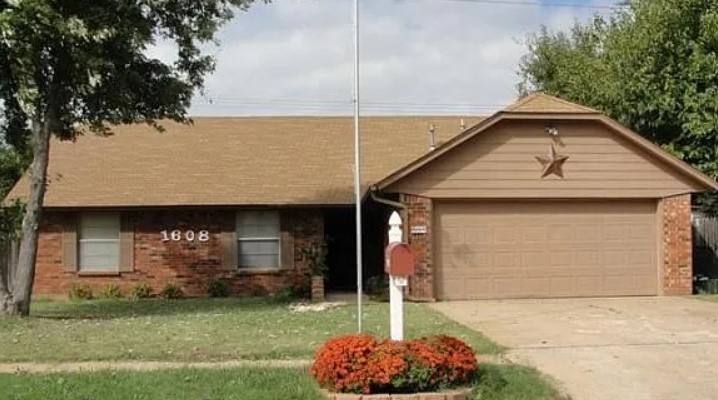 House for rent at 1608 Oakcliff Rd, Norman, OK 73071