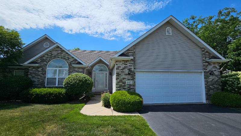 647 Knolls St W, Dekalb, IL 60115