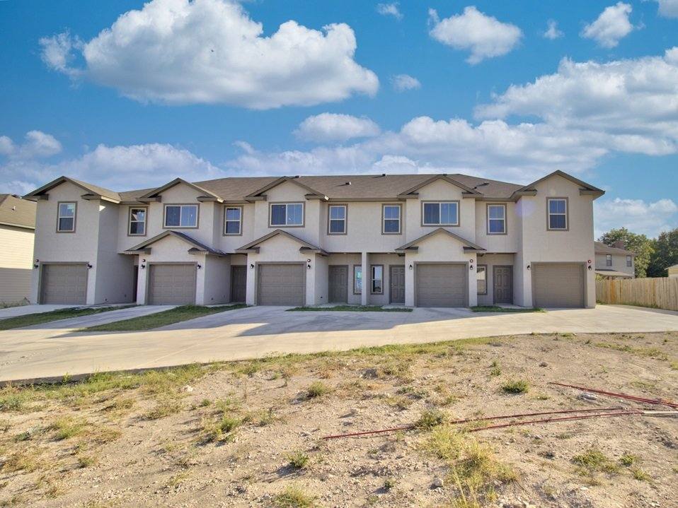 Townhouse for rent at 7507 Savannah Brooks, San Antonio, TX 78233