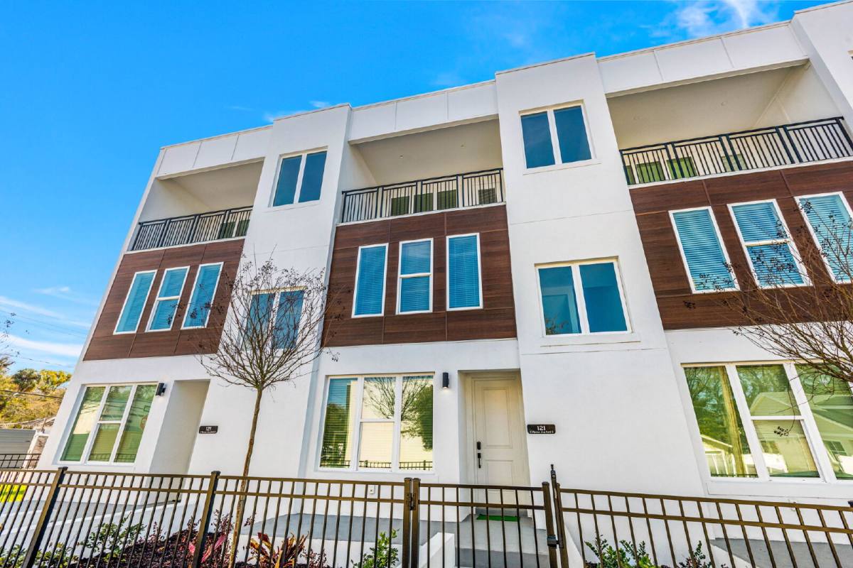 Townhouse for rent at 120 E Gladys St #3, Tampa, FL 33602