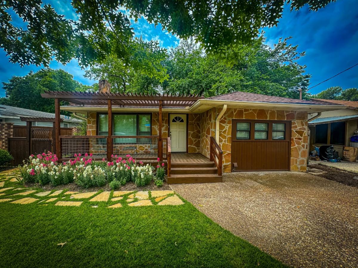 House for rent at 1025 Mulberry Ave, New Braunfels, TX 78130