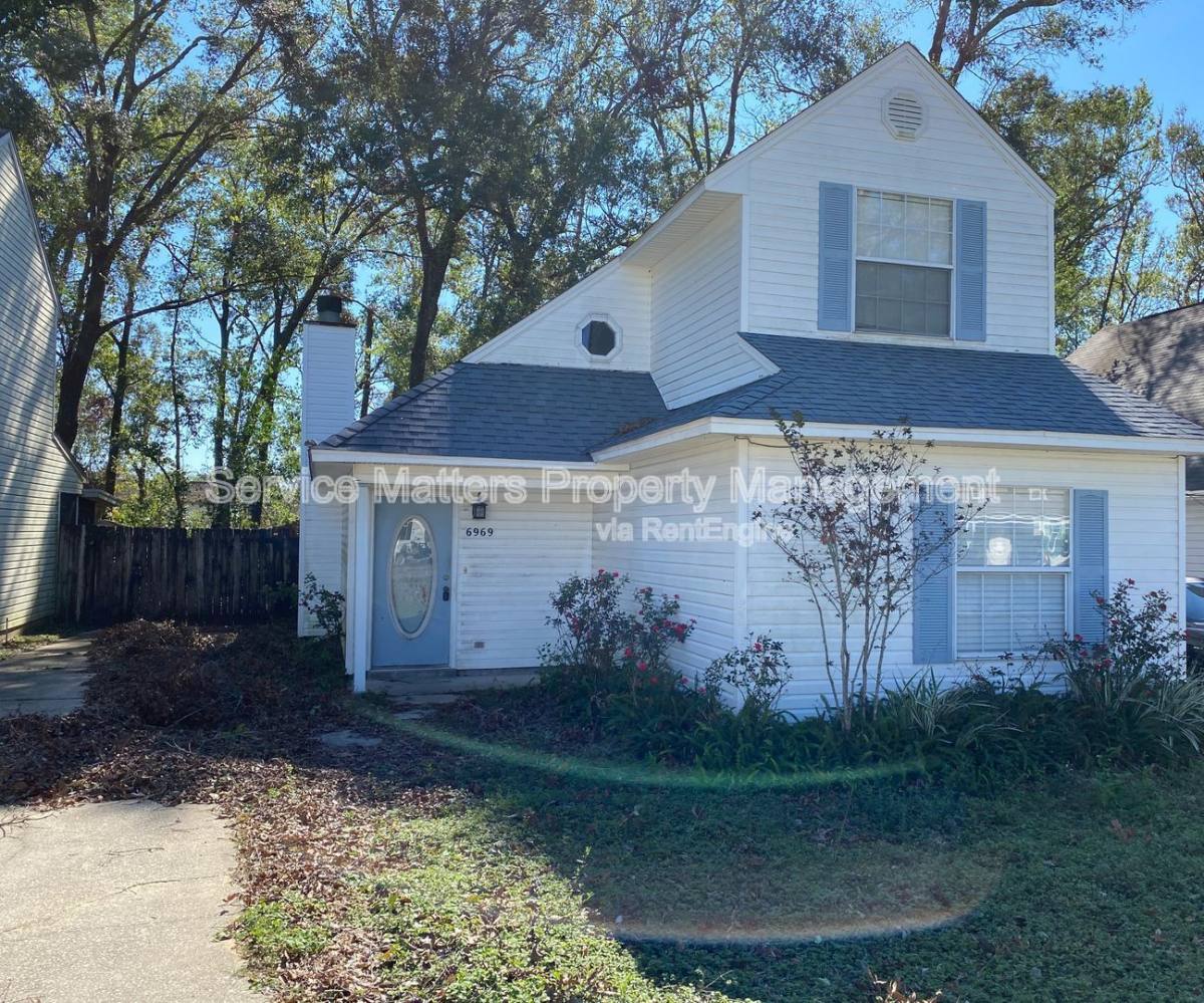 House for rent at 6969 Weatherwood Dr, Pensacola, FL 32506