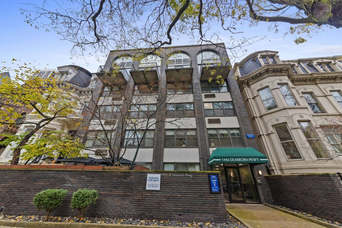 Apartment for rent at 1446 N Dearborn St, Chicago, IL 60610