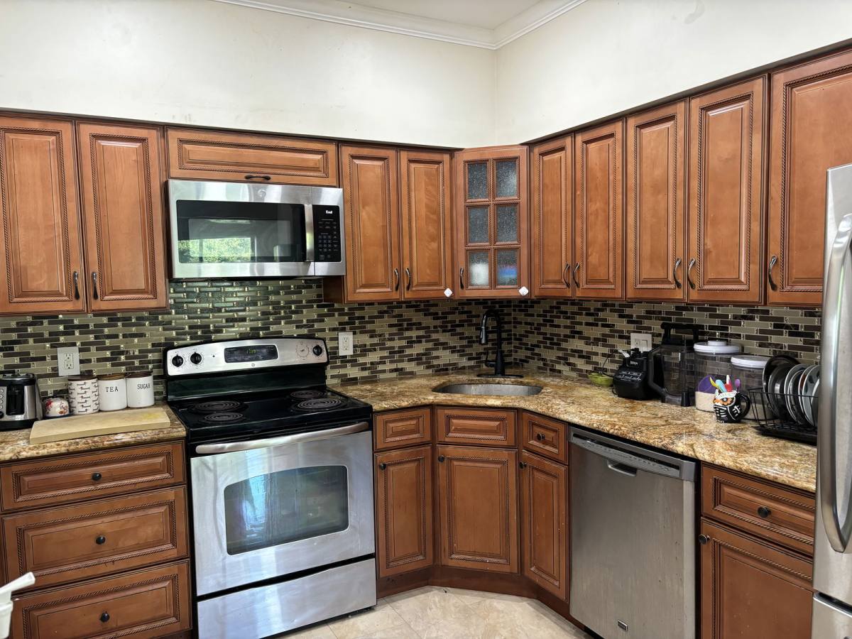 House for rent at 390 Gorge Rd #301, Cliffside Park, NJ 07010