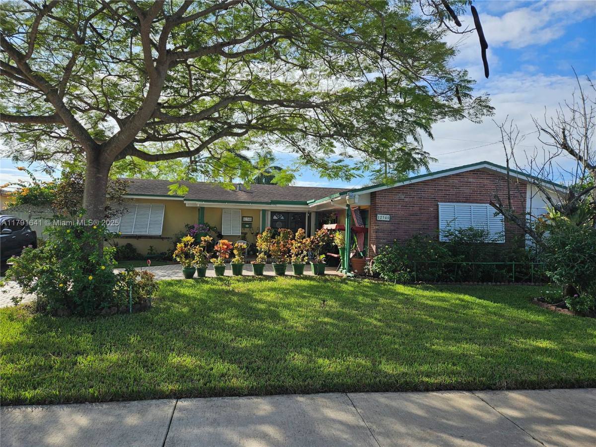 Apartment for rent at 12340 SW 41st St #2, Miami, FL 33175