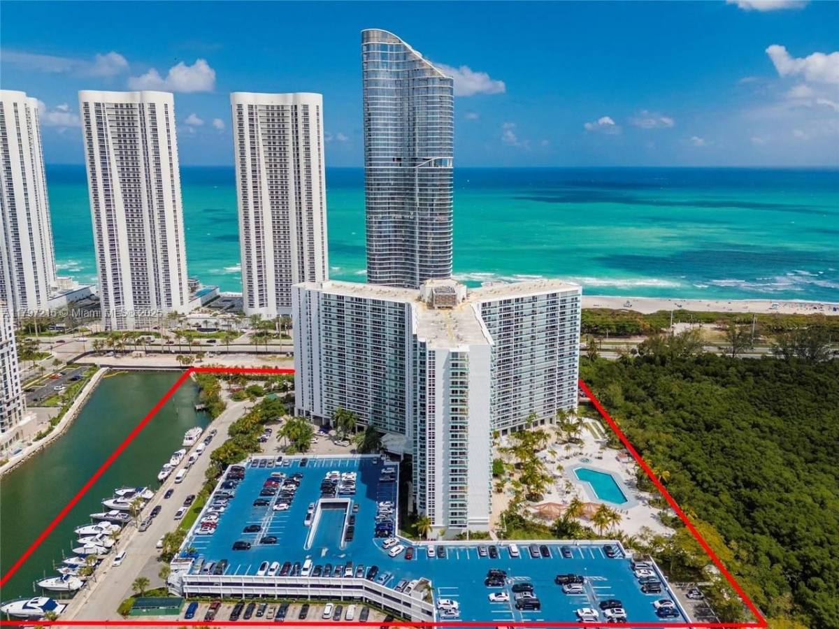Apartment for rent at 100 Bayview Dr #1815, North Miami Beach, FL 33160