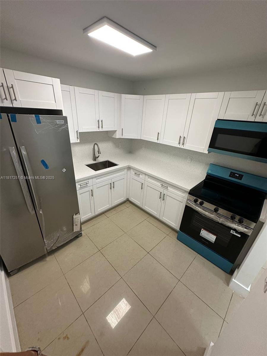 Apartment for rent at 15201 NE 6th Ave #C110, Miami, FL 33162