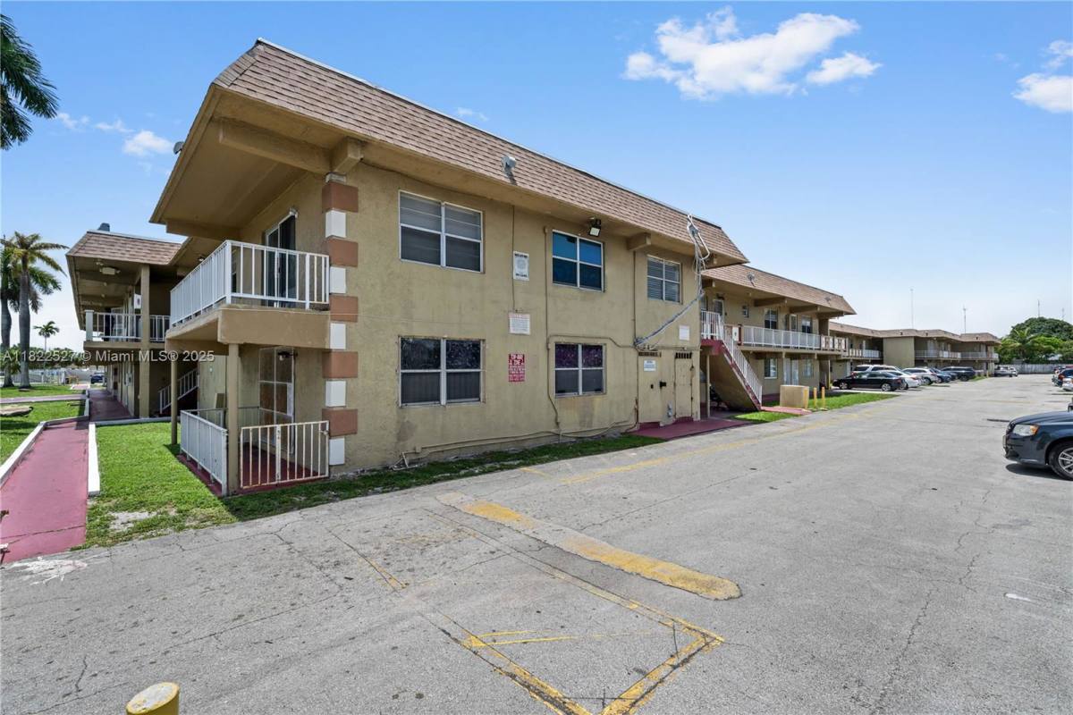 House for rent at 301 NW 177th St #104, Miami, FL 33169