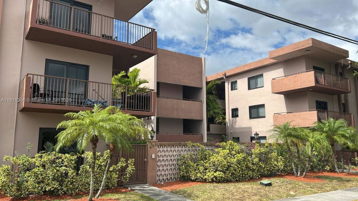 Apartment for rent at 690 NE 123rd St #207, Miami, FL 33161