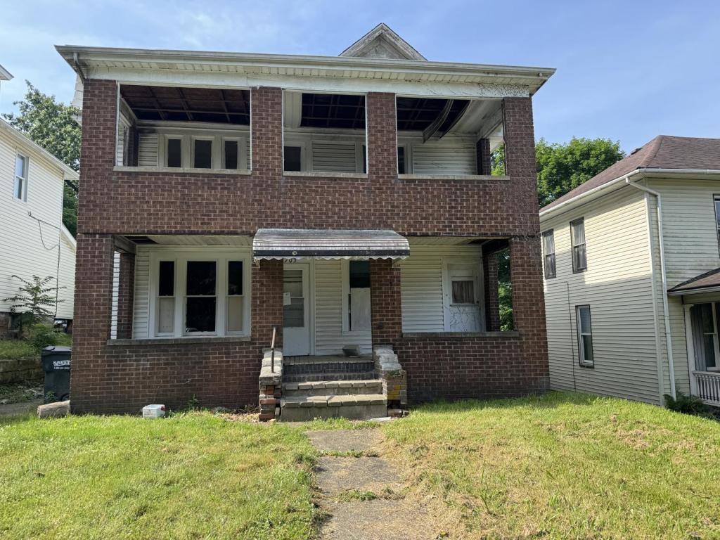 House for rent at 703 Locust St, Coshocton, OH 43812