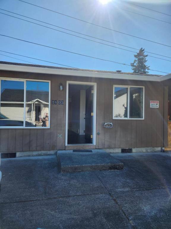 House for rent at 1803 Tualatin St, Saint Helens, OR 97051