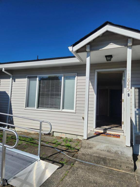 House for rent at 1845 Tualatin St #B, Saint Helens, OR 97051