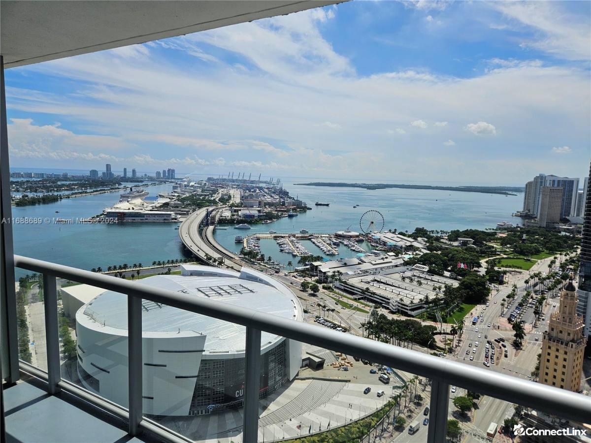 45 SW 9th St, Miami, FL 33130
