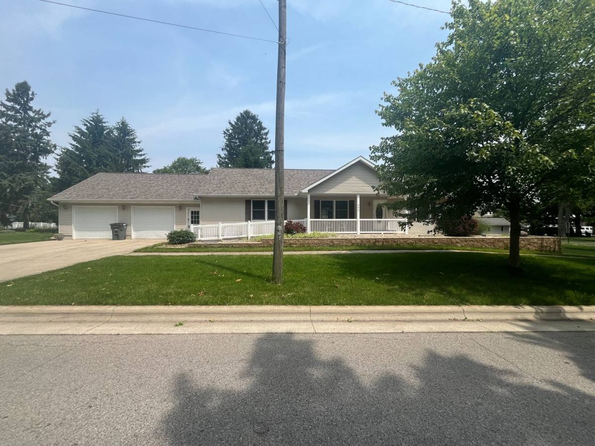 House for rent at 202 W Harrison St, Wakarusa, IN 46573