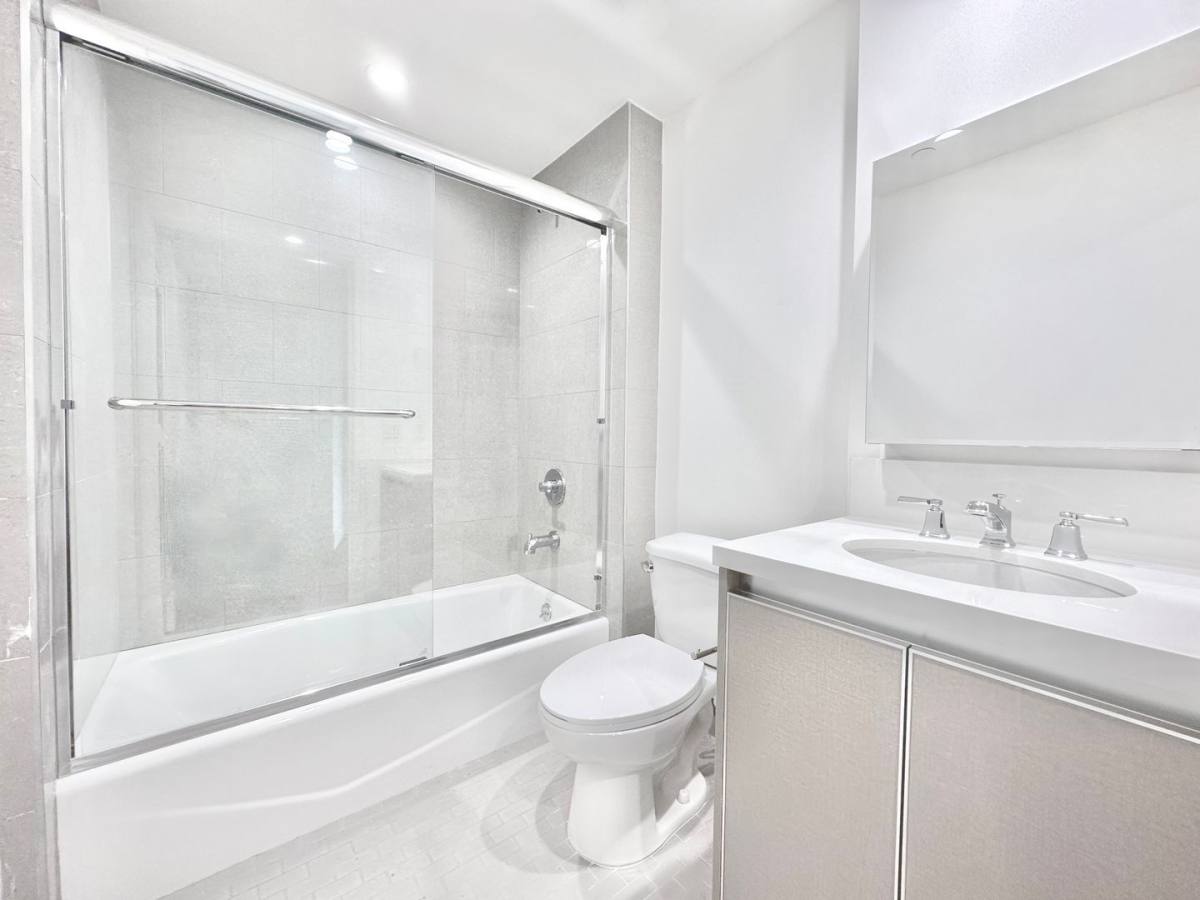 Apartment for rent at 838 S La Brea Ave, Los Angeles, CA 90036