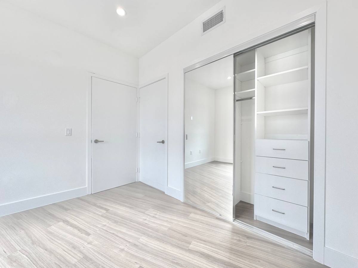 Apartment for rent at 838 S La Brea Ave, Los Angeles, CA 90036