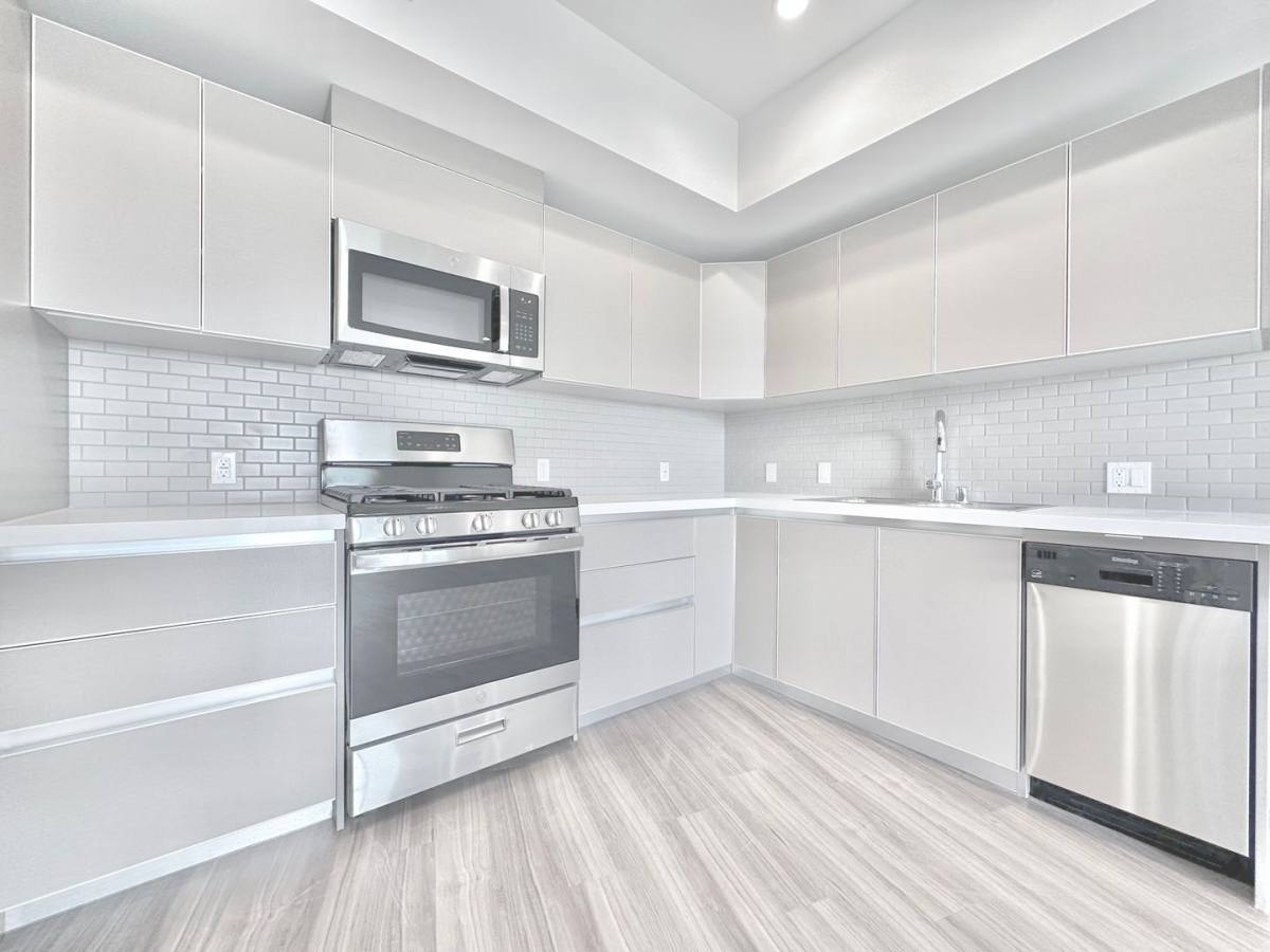 Apartment for rent at 838 S La Brea Ave, Los Angeles, CA 90036
