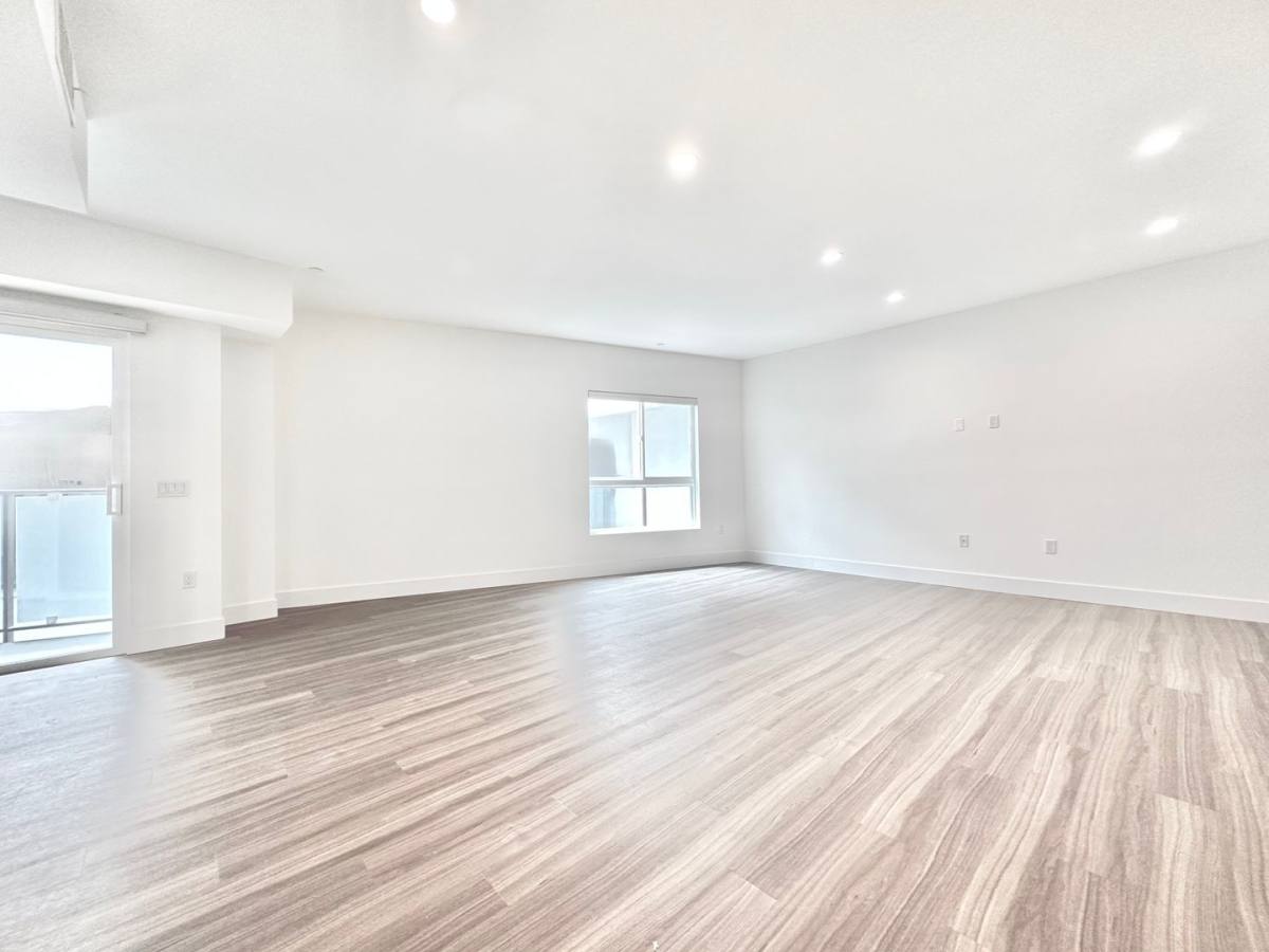 Apartment for rent at 838 S La Brea Ave, Los Angeles, CA 90036