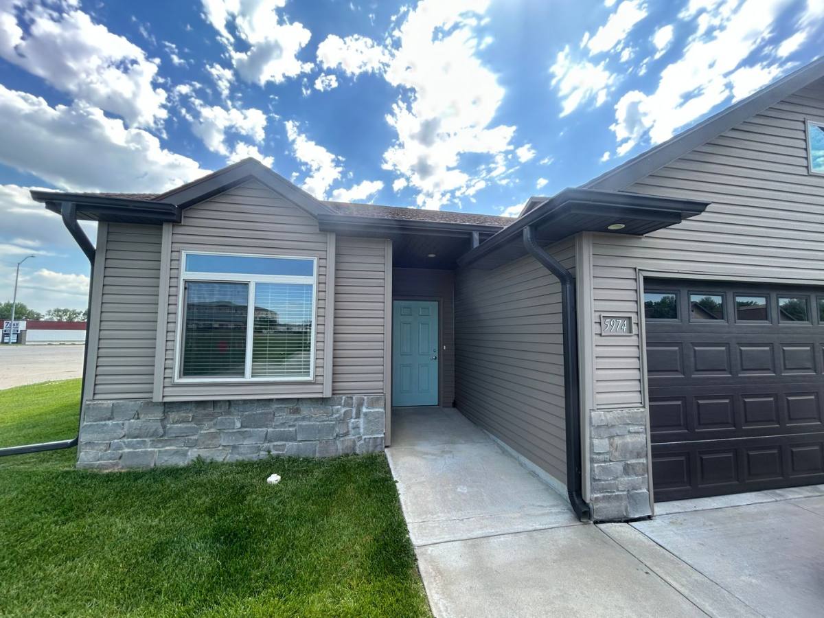 Townhouse for rent at 5974 Pinnacle Place, Lincoln, NE 68521