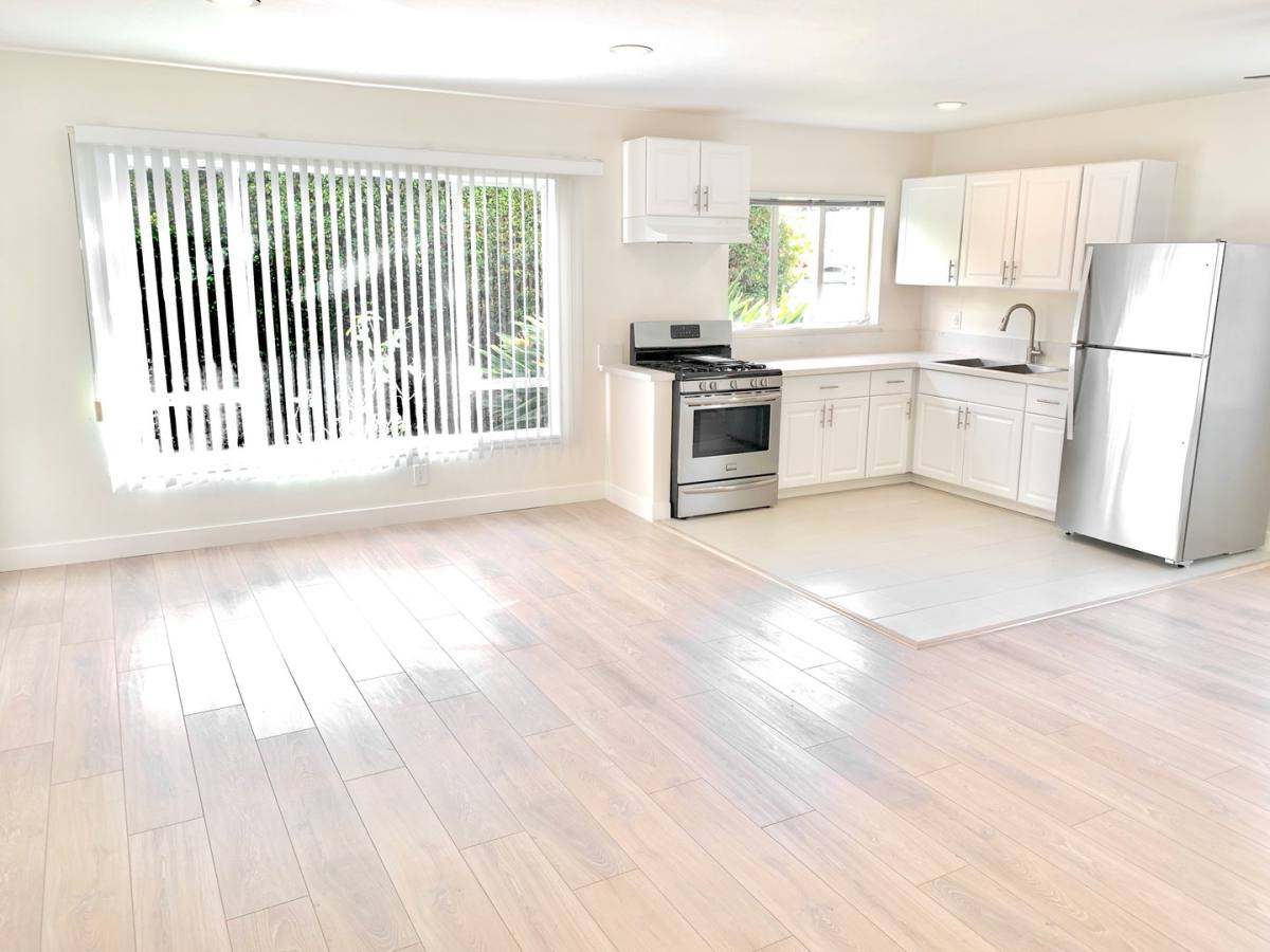 Apartment for rent at 360 S Reeves Dr, Beverly Hills, CA 90212