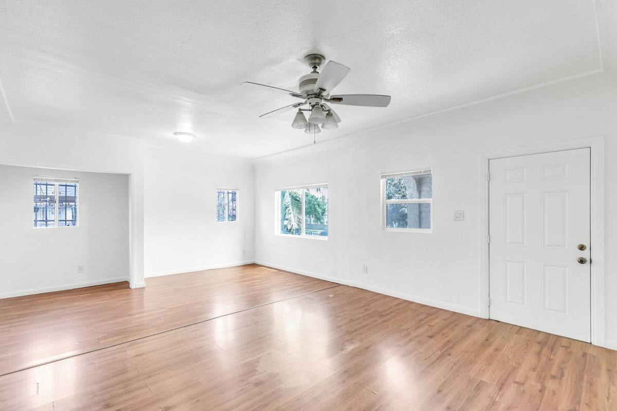 Apartment for rent at 321 E 84th St, Los Angeles, CA 90003