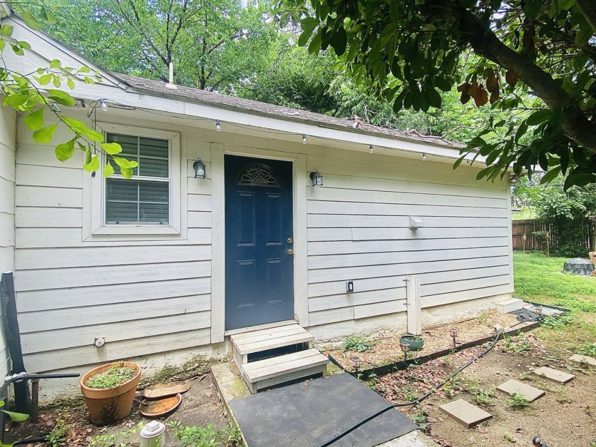 Apartment for rent at 3932 Locke Ave, Fort Worth, TX 76107