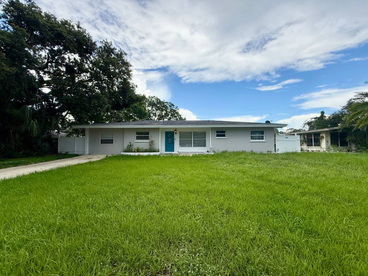 Apartment for rent at 2128 Harley Ave, Sarasota, FL 34235