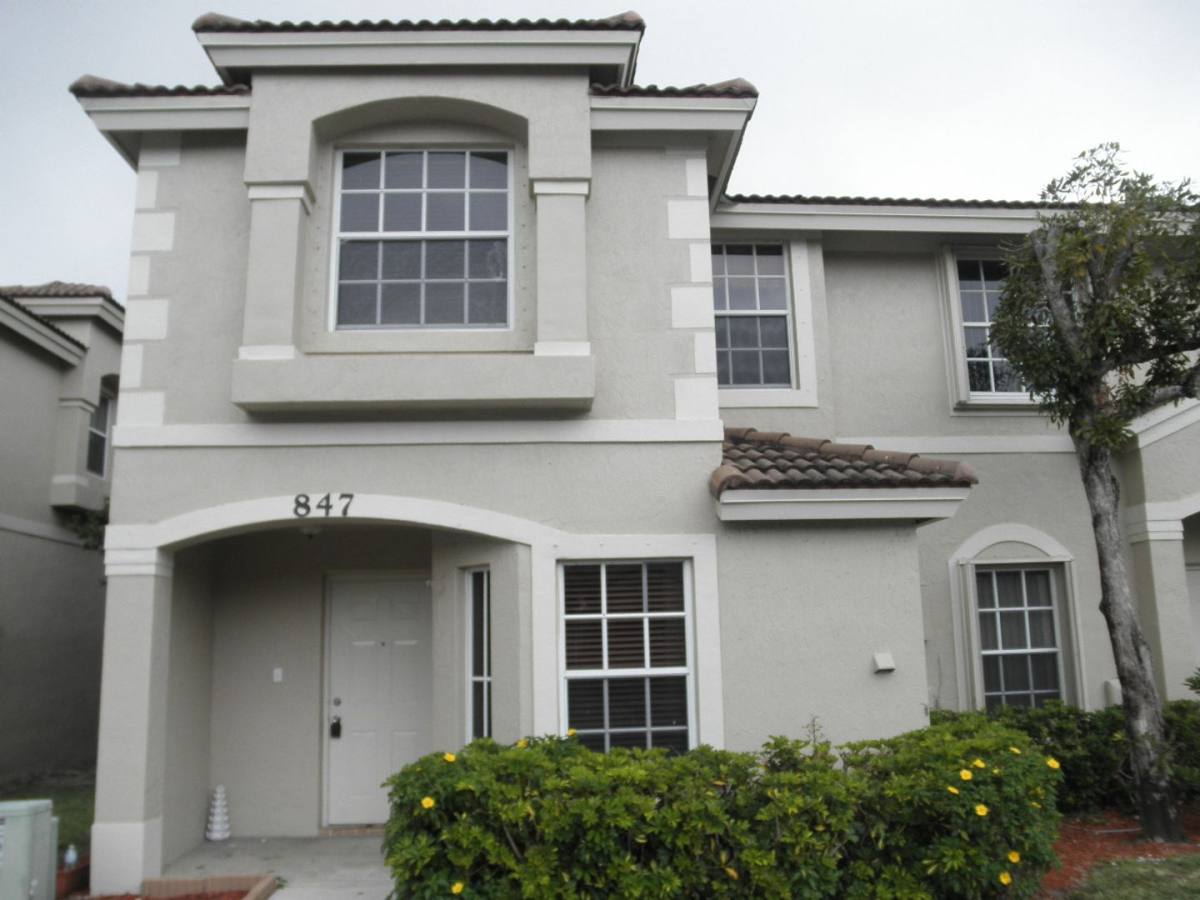 Townhouse for rent at 847 Summit Lake Dr, West Palm Beach, FL 33415