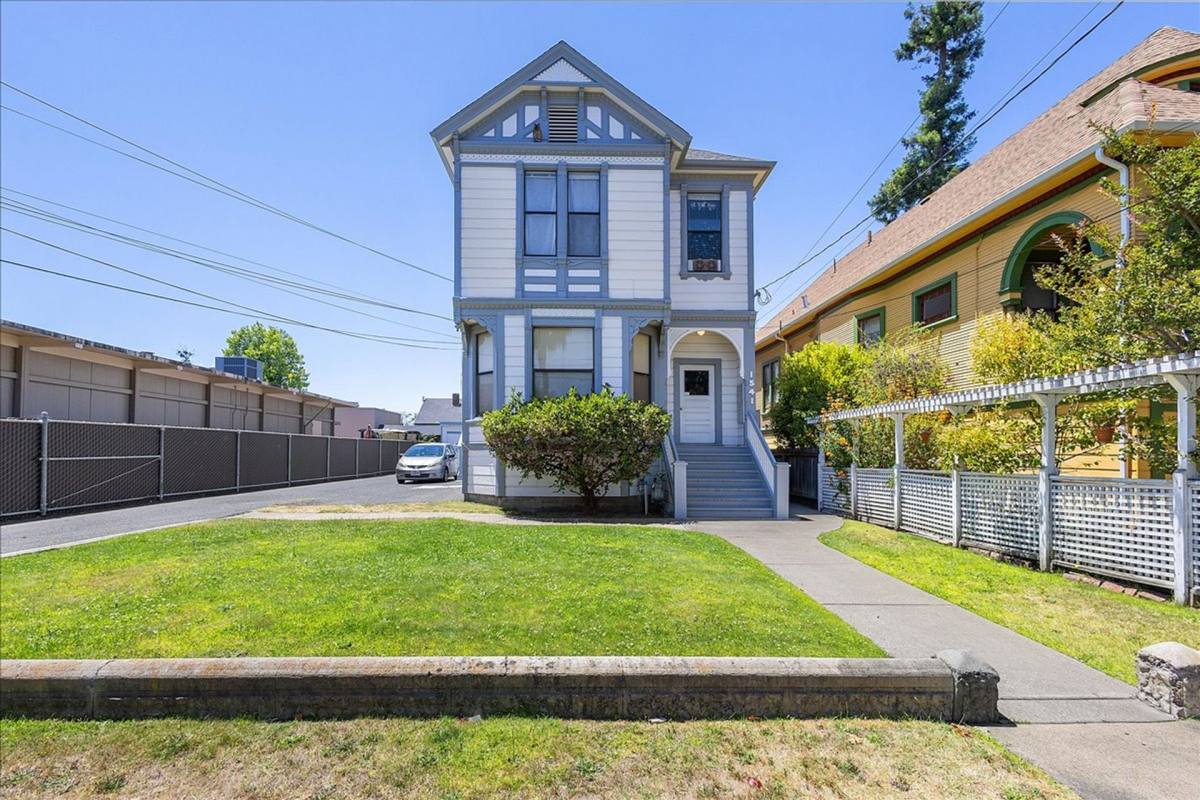 Apartment for rent at 1541 Bay St, Alameda, CA 94501