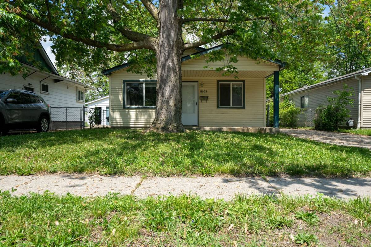 House for rent at 8655 Chalmers, Warren, MI 48089