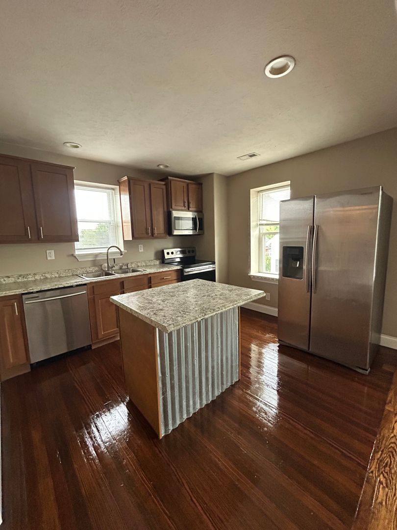 Apartment for rent at 722 S Spring St, Mishawaka, IN 46544